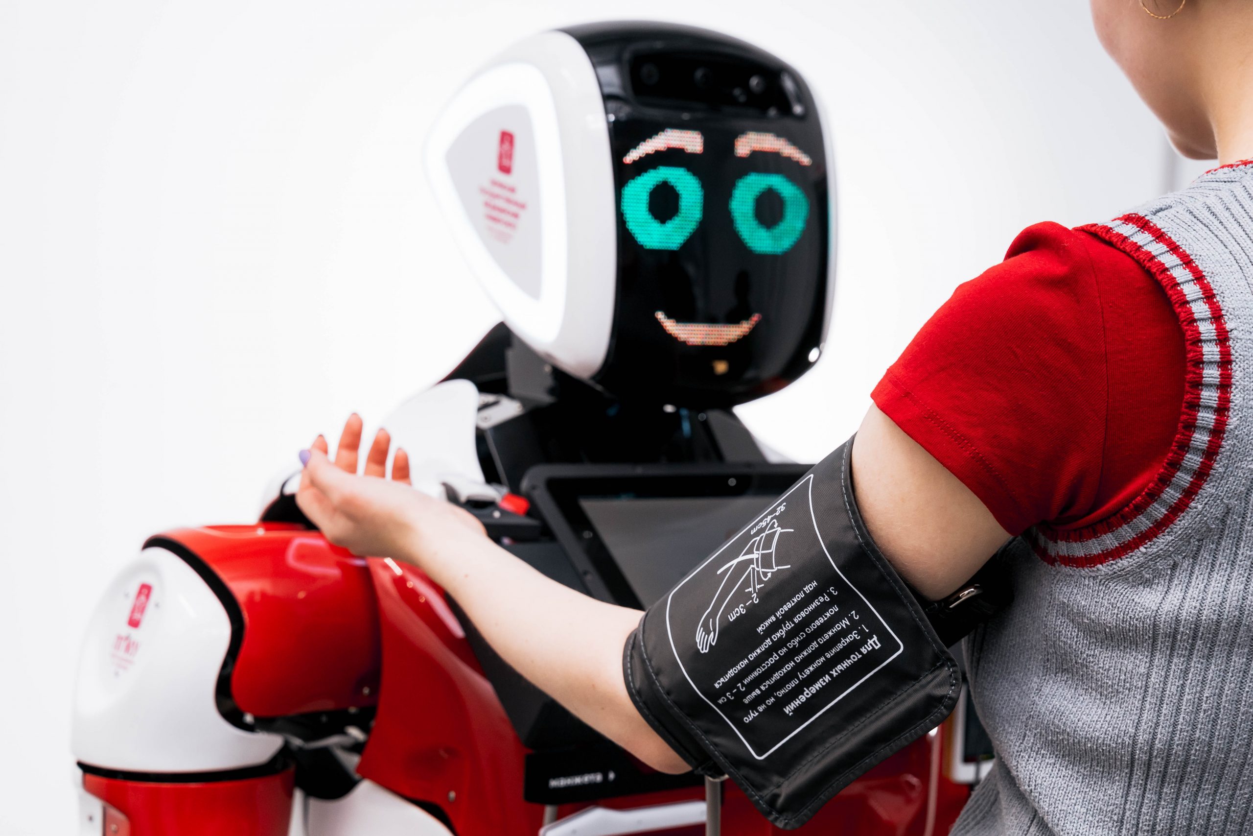 Как будут работать роботы. Робот диагност Promobot. Робот Promobot v.4. Робот диагност Архимед. Робот помощник Promobot.