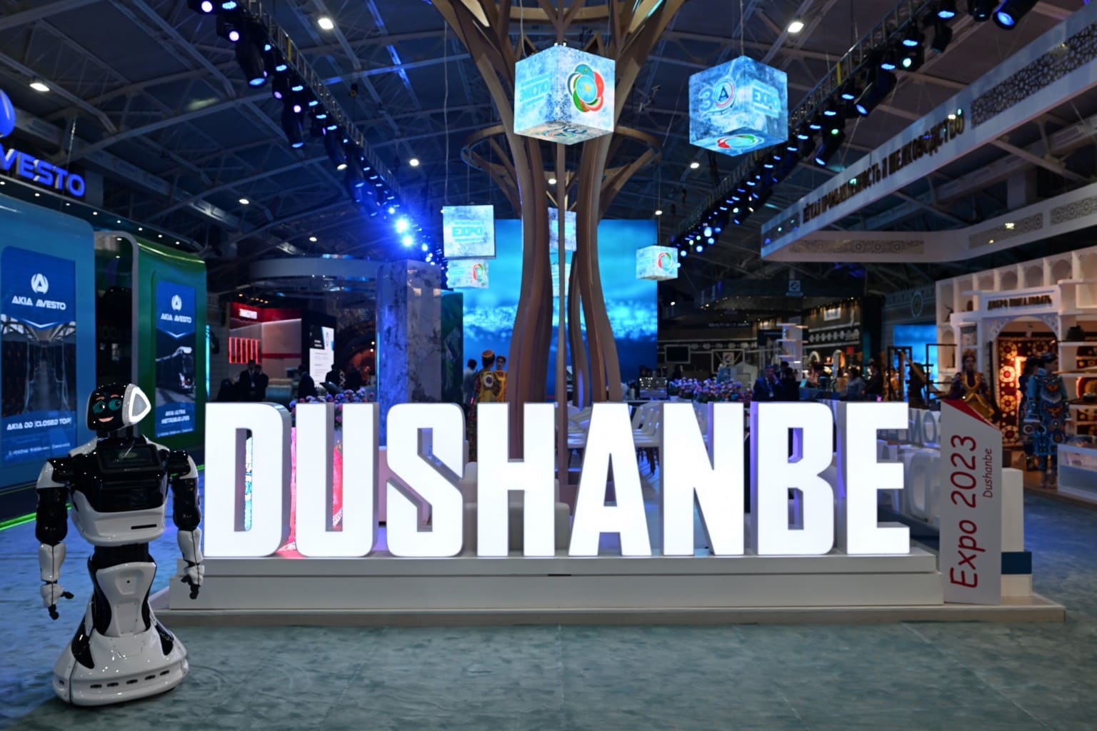 В Dushanbe EXPO Centre начал работать российский робот-консультант |  PROMOBOT